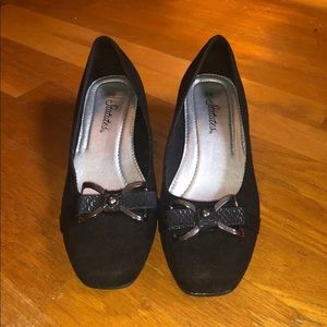 Black Statutes pumps